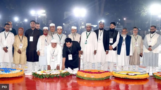 শহীদ মিনারে প্রথমবারের মতো জামায়াত আমির, যে প্রশ্নের কোনো উত্তর দিলেন না